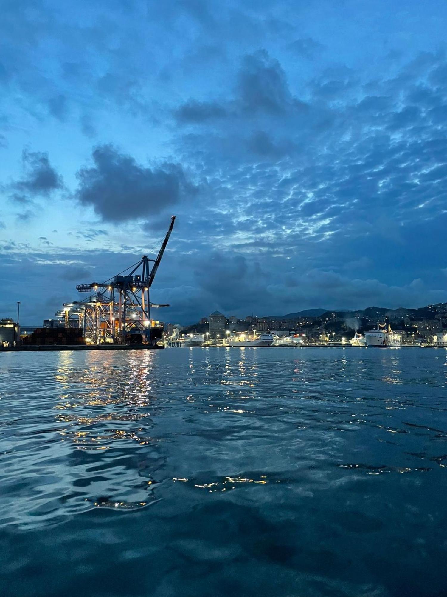 Appartamento Sei in Centro Genova Esterno foto